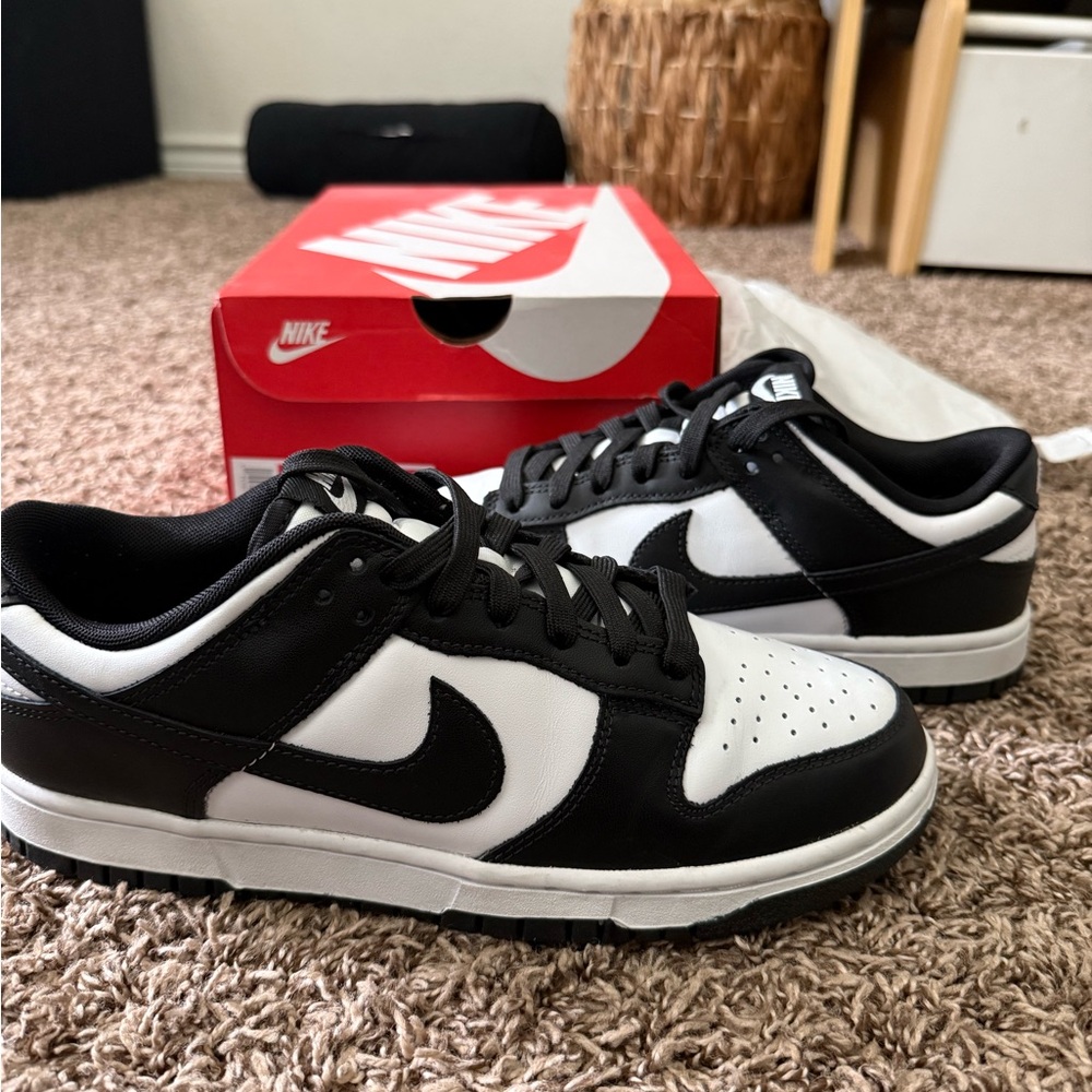 Nike Men's Black and White Sneakers only worn 3 times. Like new!